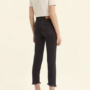 Levi’s 724 high rise straight crop women’s jeans- size 28